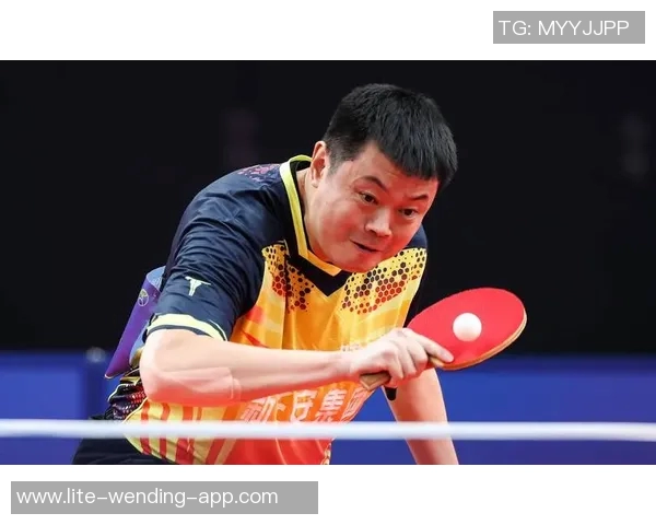 黄威在足球赛场上的崛起与挑战解析其职业生涯的辉煌与艰辛